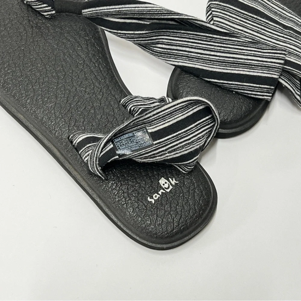 SANUK Black and Gray Striped Strappy Summer beach  Beach Sandal
